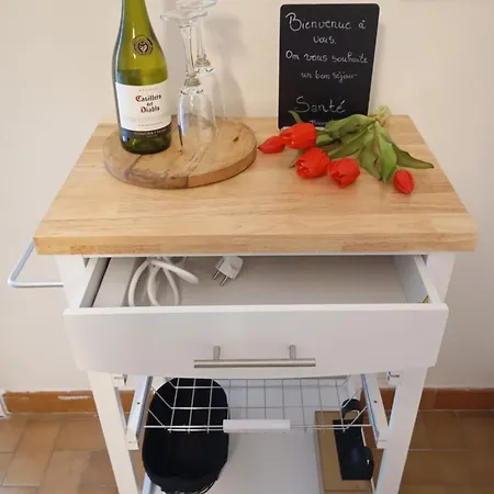 Maison Les Hirondelles 펜션 *