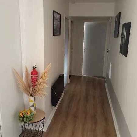 Maison Les Hirondelles Hébergement de vacances *