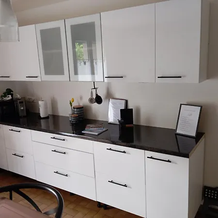 Maison Les Hirondelles قرقشونه