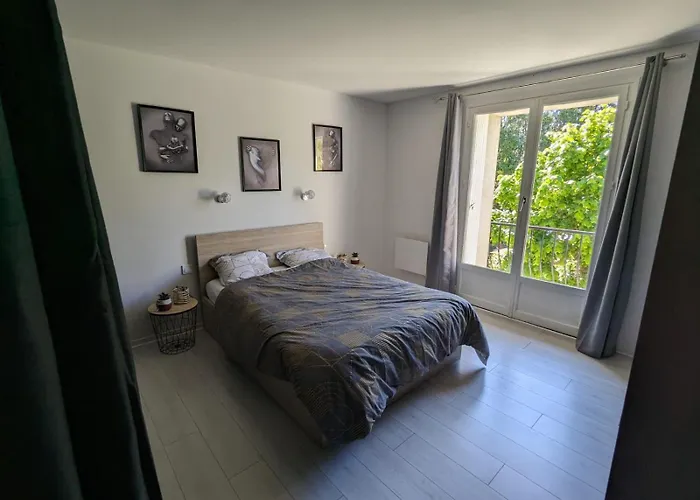 Maison Les Hirondelles 펜션 *