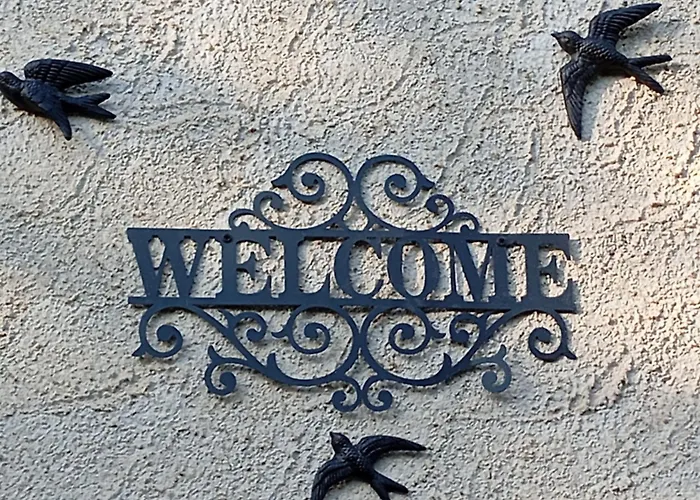 Maison Les Hirondelles 펜션 *